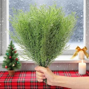 Imagem de 10 ramos artificiais de folhas de pinheiro para decoração de jardim doméstico ramo de cedro de plástico haste de pinheiro verde DIY guirlanda decoração de Natal (10 peças)
