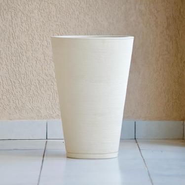 Imagem de Vaso de Plantas Grande Alto Largo Coluna Cone Redonda 59x40 com Prato Textura Jardim em Polietileno (Bege)