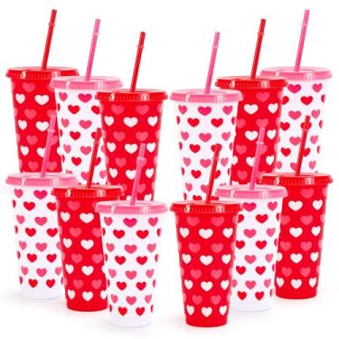 Imagem de FYSUIMU 12 peças de copos de plástico coração dia dos namorados com tampas canudos copos reutilizáveis 680 g vermelho rosa amor coração caneca copos para café gelado bebidas suprimentos de festa