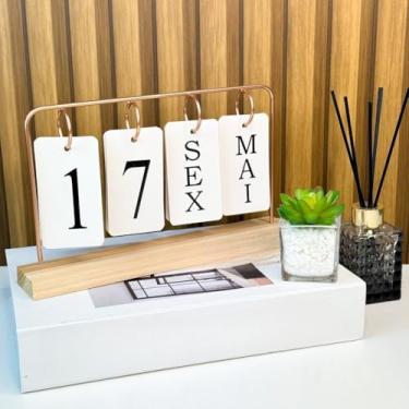 Imagem de CalendáRio de Mesa, Requintadamente Elaborado e PráTico, Funciona Como Um Elegante AcessóRio de SecretáRia, Acrescentando Um Toque de Luxo.(ROSÊ PLAQUINHAS)