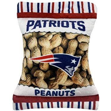 Imagem de Pets First Brinquedo de pelúcia para cães e gatos NFL New England Patriots – Peanuts Snack de pelúcia mais fofo para cães e gatos com sonoro interno e lindo nome/logotipo do time de beisebol