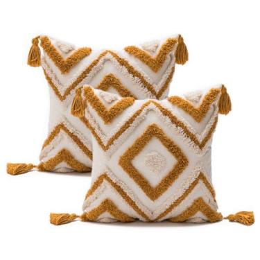 Imagem de Andreannie Pacote com 2 capas de almofada Boho Tufting bordadas texturizadas com borlas macias para decoração de casa para sofá 45,7 x 45,7 cm (amarelo)