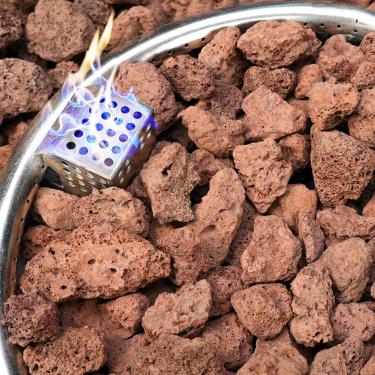 Imagem de NUPICK Rochas vulcânicas vermelhas de 4,5 kg para fogueira, pedra vulcânica de 1/5.1 cm-5.1 cm para lareira interna e externa, pedra vulcânica para sistemas de gás natural e propano, camada de base de
