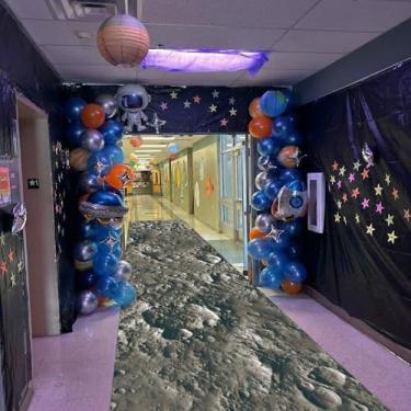 Imagem de Lyrow Tapete de lua 60 cm x 300 cm, tapete com tema lunar, antiderrapante, material de festa, ideal para meninos, meninas, sala de jogos, quarto, estudo, outras áreas, tapete decorativo