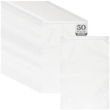 Imagem de Golden State Art, Pacote com 50 sacos de plástico com zíper fosco de 15 x 23 cm para roupas, roupas e camisetas – Sacos transparentes de armazenamento de roupas com orifícios de ventilação, embalagem
