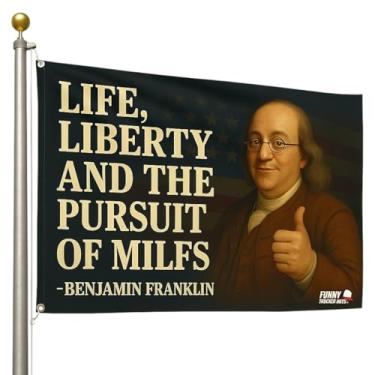 Imagem de Bandeira Life Liberty and the Pursuit of MILFs – Banner engraçado Ben Franklin de 9,5 x 1,5 m – Bandeira patriótica de um lado com 2 ilhós para uso externo ou interno, festa, caverna masculina