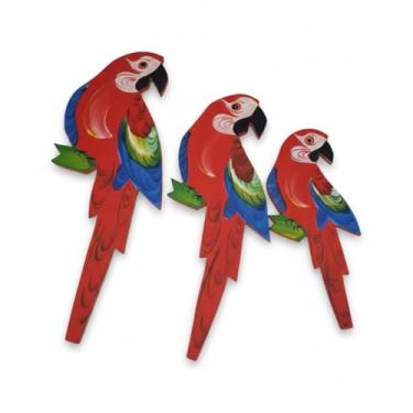 Imagem de Trio de Araras Vermelhas em Madeira Pintadas à Mão, Decoração de Parede Rústica Artesanal, 3 Peças (31cm, 27cm, 21cm)