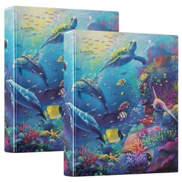 Imagem de Uma cena subaquática vibrante e colorida preenchida com fichário de negócios com pasta de bolsos com prancheta, 2 unidades de materiais escolares universitários