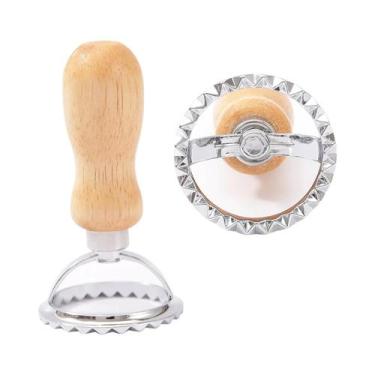 Imagem de Cortador De Ravioli Com Cabo De Madeira Para Massas, Bolinhos, Lasanha