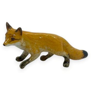 Imagem de WitnyStore Estatueta pequena de raposa vermelha marrom de 7,6 cm – Miniatura feita à mão raposas de cerâmica, lobo, chacal, cachorro selvagem, animais selvagens, animais selvagens, bonequinhos de