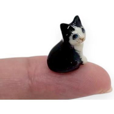 Imagem de WitnyStore Tiny ½ Inch Black White Tuxedo Shorthair Cat Look Behind Figurine - Miniature Hand Made Ceramic Cats Kitten Feline Animal Cute Porcelain Decorative Collectible Figures Terrarium Décor Gifts