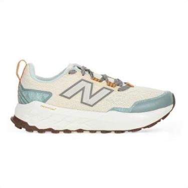 Imagem de Tênis New Balance Fresh Foam Garoé V2 Bege e Verde Musgo - Feminino-Feminino