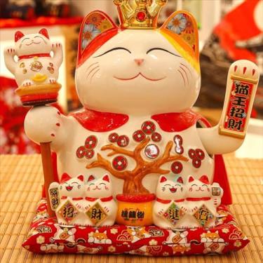 Imagem de FENNYYAR Manto vermelho com braço ondulado árvore do dinheiro Maneki Neko e ornamento de porcelana de gato branco pequeno, 29 cm 28,7 cm, decorações de ano novo