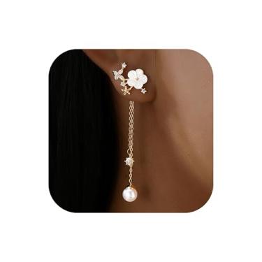 Imagem de Brincos de gota de pérola de flor para mulheres - Brincos pendentes de corrente longa floral branca delicada, joia de casamento de dama de honra, presente de Natal para mãe, brincos de noiva elegantes