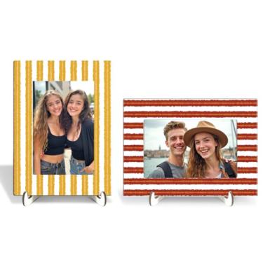 Imagem de SAPEYKR 2 porta-retratos de madeira com estampa de tira laranja amarela com suporte de madeira, exibição de mesa, quarto, sala de estar, escritório, decoração de casa, acessórios de mesa, suprimentos
