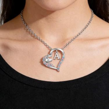 Imagem de 1 colar de coração colorido, pingente de unicórnio com detalhes de cristal, joias de unicórnios fofos, pingente de inicial A personalizado, presente para mulheres e entes queridos