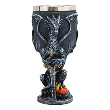 Imagem de Ebros Dragão com asas de fogo divino azul celestial com espada, taça de cálice, taça de vinho de espada, 200 ml, capacidade de estatueta de resina com forro de aço inoxidável, decorações medievais de masmorras e dragões de alquimia