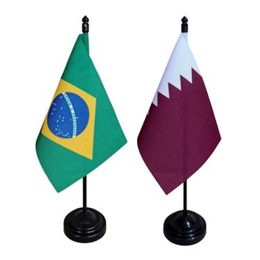Imagem de Kit Bandeira de Mesa Brasil e Catar, 26cm Altura, 18x11cm, Multicolorido, Oxford, Base Plástica, Decoração para Escritório e Eventos