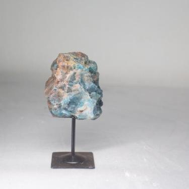 Imagem de Apatita na Base Metal Preta - renav, 250g