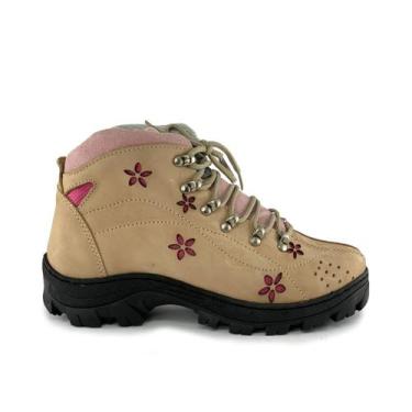 Imagem de Bota Adventure Feminina Em Couro Bege Detalhe Flor  Cortados a Laser -