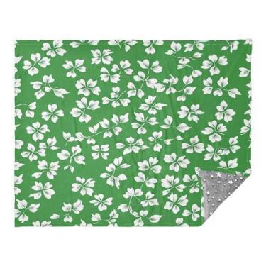 Imagem de CEBUGI Manta de flanela macia e quente 127 cm x 178 cm para sofá, cama, escritório, acampamento, viagem, dia de São Patrício, trevo para todas as estações