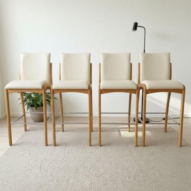 Imagem de Kit 4 Banqueta Aura Alta Madeira Maciça E Courino Branco Design Moderno Conforto Com Apoio Para Pés Mobília Decor