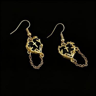 Imagem de Brincos de gota de cristal gótico de coração preto para mulheres, brincos com pingente de cruz, banhado a ouro, detalhe de corrente estilo vintage, joia exclusiva e elegante para o Dia das Bruxas