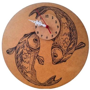 Imagem de Relógio de Mesa em Quadro Decorativo Redondo para casa, escritório ou clínica; 35cm; quartz analógico tic-tac suave; design artesanal madeira; pirografia exclusiva do simbolo peixes; clássico.