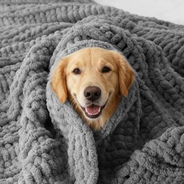 Imagem de Battilo Cobertor de malha grossa cinza claro, cobertor de crochê feito à mão, manta de chenille cinza para sofá, cobertor texturizado macio para decoração de casa de sofá-cama, 127 x 152 cm