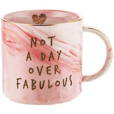 Imagem de Not a Day Over Fabulous - Ideias engraçadas de presentes de vinho de aniversário para mulheres, esposa, mãe, filha, irmã, tia, melhores amigas, melhores amigas, colegas de trabalho, ela - Caneca de