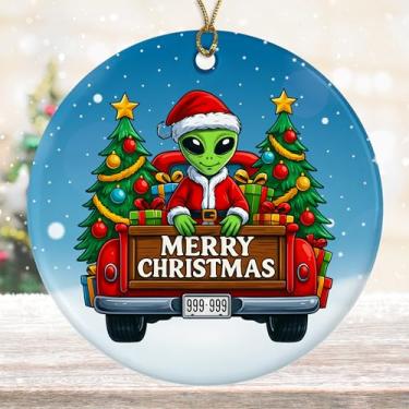 Imagem de DamienBrightGift Alien in Red Truck Enfeite de Natal - UFO engraçado Papai Noel decoração de cerâmica - Presente de lembrança de feriado de ficção científica para homens - Decoração de árvore de Natal