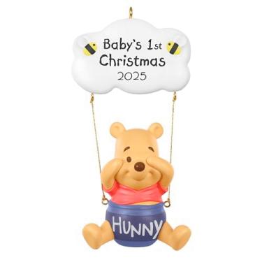 Imagem de Hallmark Keepsake Enfeite de Natal 2025, primeiro Natal do bebê Ursinho Pooh da Disney 2025, presentes para fãs da Disney