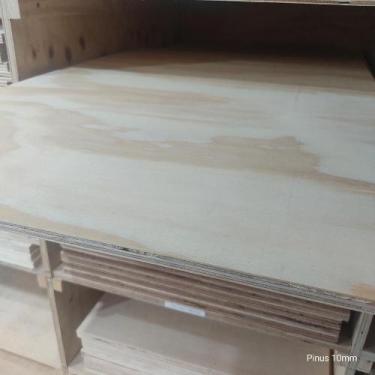 Imagem de Compensado de pinus naval (79cm x 54cm x 10mm) - Beija Flor Madeiras