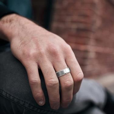 Imagem de Anéis de aço inoxidável para homens e mulheres aliança de casamento prata 8 mm superfície fosca chanfrada borda polida anel masculino ajuste confortável tamanho 6-14, Aço inoxidável, Sem pedra