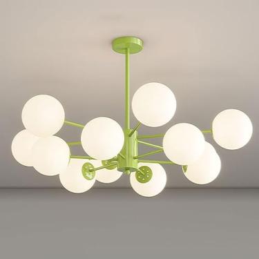 Imagem de Lustres modernos com múltiplas lâmpadas e cúpulas de vidro branco em formato de globo para teto, ideais para quartos, salas de estar, cozinhas, ilhas e mesas de jantar.