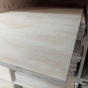 Imagem de Compensado de pinus naval (79cm x 54cm x 25mm) - Beija Flor Madeiras