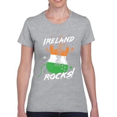 Imagem de Camiseta feminina Ireland Rocks Guitar Flag St Patrick's Day Shamrock Groove Vibe Pub Celtic Rock and Roll Clove, Cinza, P