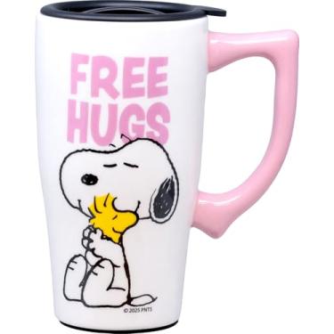 Imagem de Spoontiques Caneca de café de cerâmica Snoopy Free Hugs com tampa e alça - Caneca de parede dupla de amendoim para bebidas quentes e frias - segura para micro-ondas e lava-louças, tampa à prova de