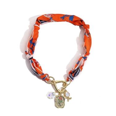 Imagem de GZJOGO Colar com pingente de cachecol para mulheres, pingentes de flores banhados a ouro, bandana, berloque, bijuteria, presente para mulheres