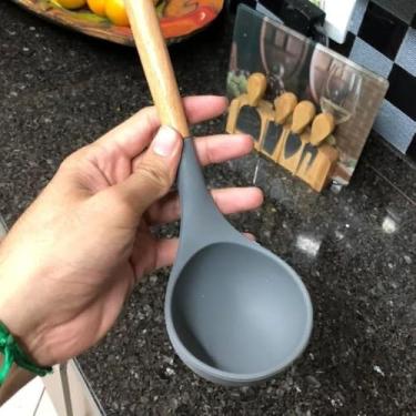 Imagem de Concha Silicone com Cabo Madeira Funda Sopas Molhos 31cm