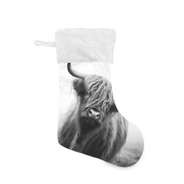 Imagem de ATTX Meias de Natal de vaca Highland, suportes de presente brancos de pelúcia para decorações de festas de fim de ano (17,7 polegadas, pacote com 2) #387