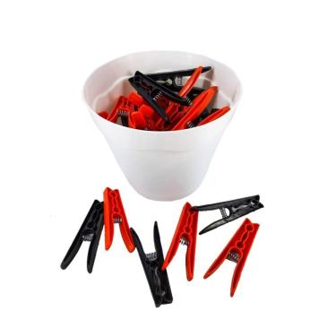 Imagem de Cesto Branco Pregadores De Roupas Plástico Preto E Vermelho