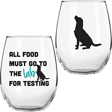 Imagem de Presentes de labrador para amantes de labrador - "All Food Must Go To The Lab For Testing" Taça de vinho colorida sem haste conjunto de 2 taças de vinho para laboratório de chocolate - rosto de cachorro, presentes de labrador preto da On The Rox Drinks