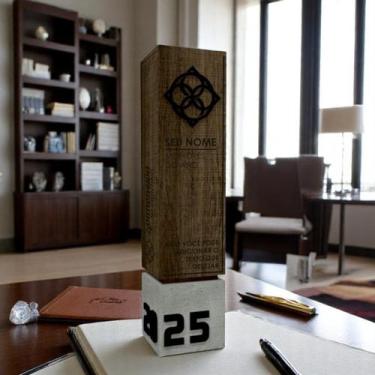 Imagem de Troféu Torre de madeira com base de concreto - Símbolo da sua logo e a