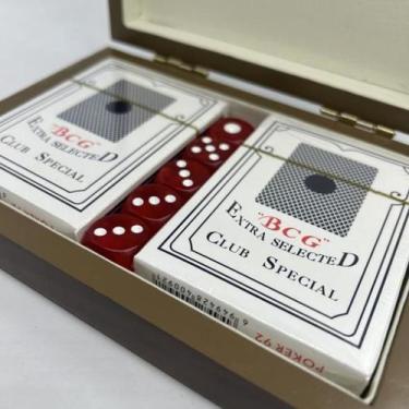 Imagem de Jogo De Cartas Baralho Com Caixa Em Madeira e dados para Presente - Ca