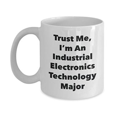 Imagem de Caneca Trust Me, I'm An Industrial Electronics Technology Major - Caneca de café divertida - Lindas ideias de presentes de formatura para amigos e colegas de classe