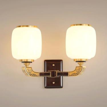 Imagem de MINJING Luminária de parede de latão moderna, luz de parede de cobre pós-moderna com persiana de tambor de vidro branco leite, luminária elegante para decoração de casa para sala de estar
