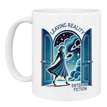 Imagem de KINAPATO Caneca para amantes de livros - Leaving Reality Entering Fiction - Funny Bookish Librarians Writers Bookaholics Bookworms Gift Idea For Men and Women White 325 ml Caneca de café cerâmica