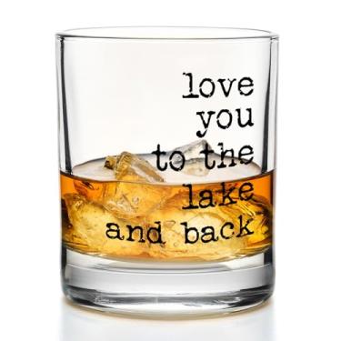 Imagem de Yomisex Presentes para amantes do lago copos de uísque 283 g, decoração e presentes da casa do lago, copos engraçados à beira do lago para mulheres e homens bebendo uísque bourbon coquetel licor vodka