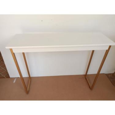 Imagem de APARADOR/MESA INDUSTRIAL PÉS EM METALON E TAMPO DE MDF 15MM BRANCO(TAMPO BRANCO/PÉS DOURADO)